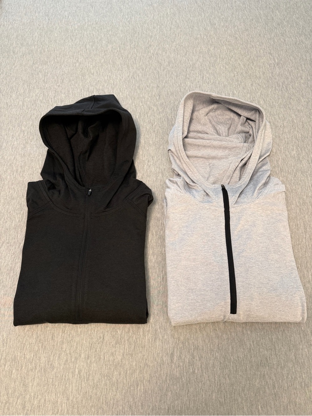 2 Vuori Ponto Half Zip XL Hoodies Black + Light Gray